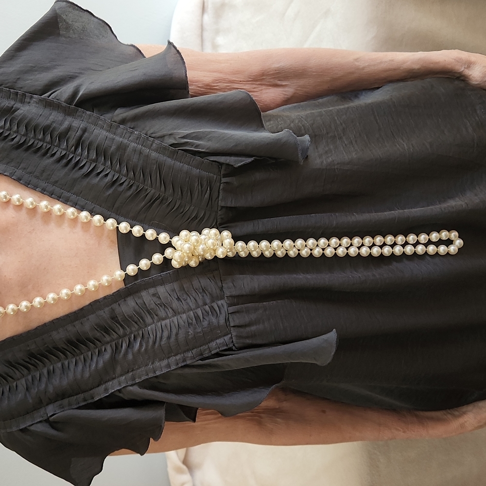 29 inch Faux White Pearl Necklace with Five Wearing Options - Picture 3 of 5